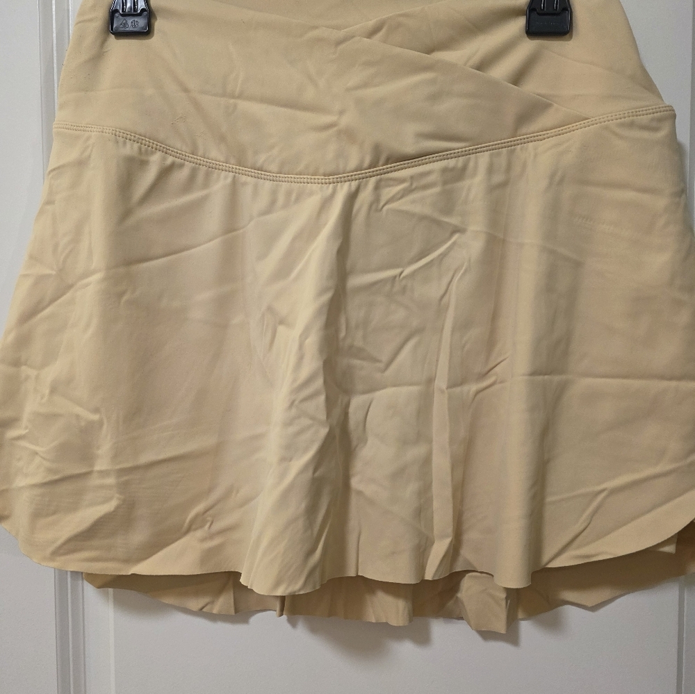 HALARA Women's Skort in Beige